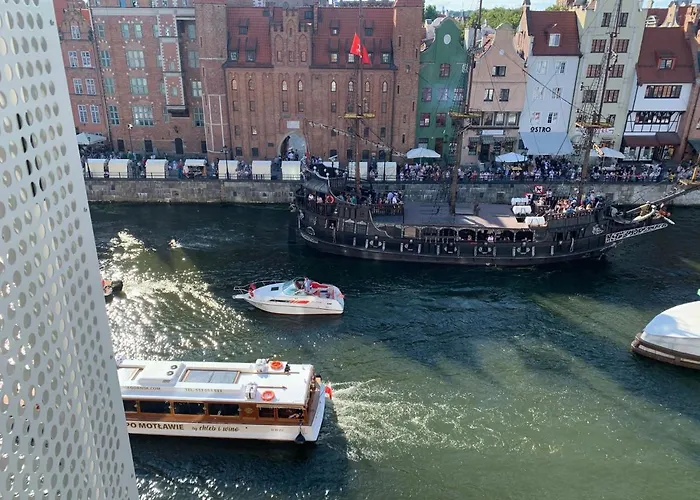 Baltic Riviera - Luxurious With Patio And River View * 그단스크