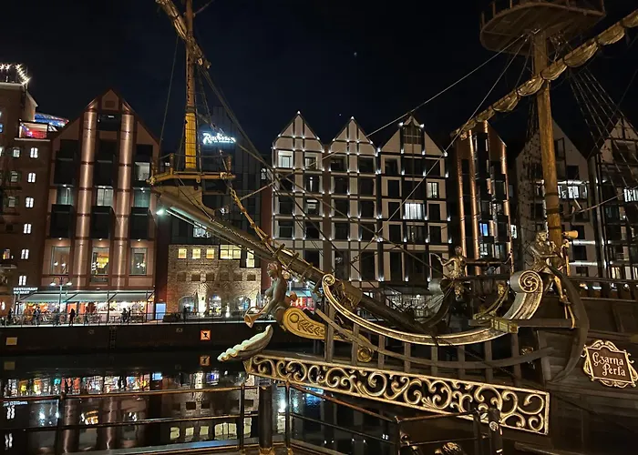 Baltic Riviera - Luxurious With Patio And River View 아파트 그단스크