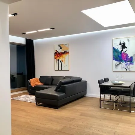 Baltic Riviera - Luxurious With Patio And River View Apartment Danzig