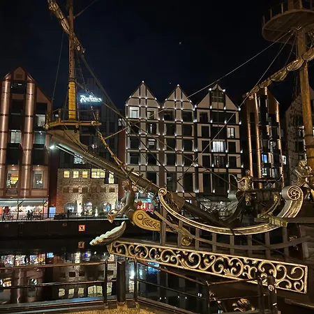 Baltic Riviera - Luxurious With Patio And River View Apartment Danzig